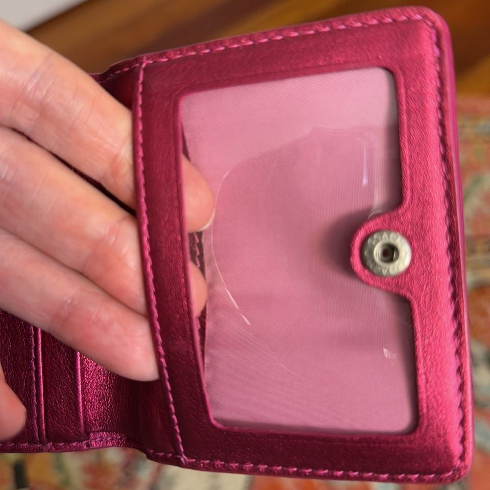 COACH POPPY HEART WALLET LEATHER HOT PINK W/ TROMPE CHAIN DETAILS
ADORABLE EUC! - Picture 14 of 15